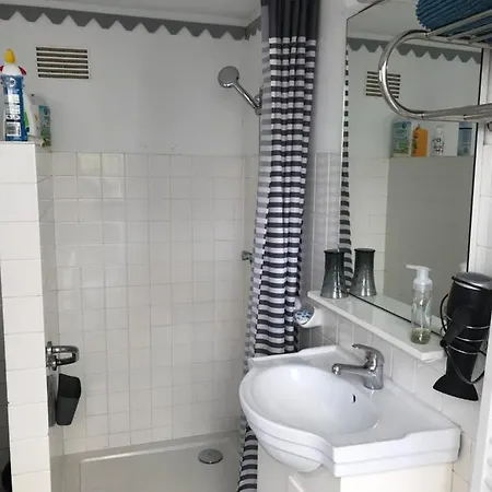 Le De La Porte Bleue